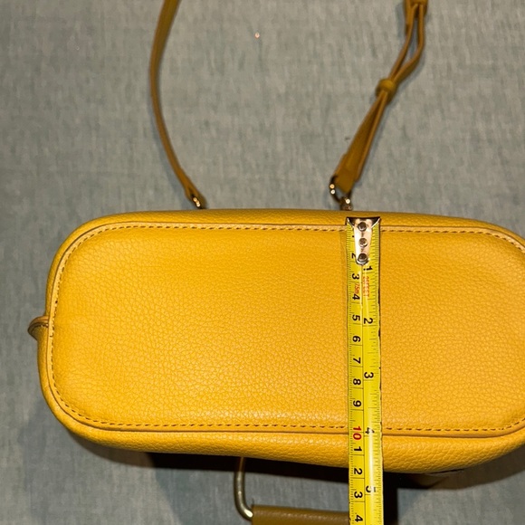 beautiful Steve Madden Yellow Shoulder Bag with Chain Strap - Picture 15 of 16